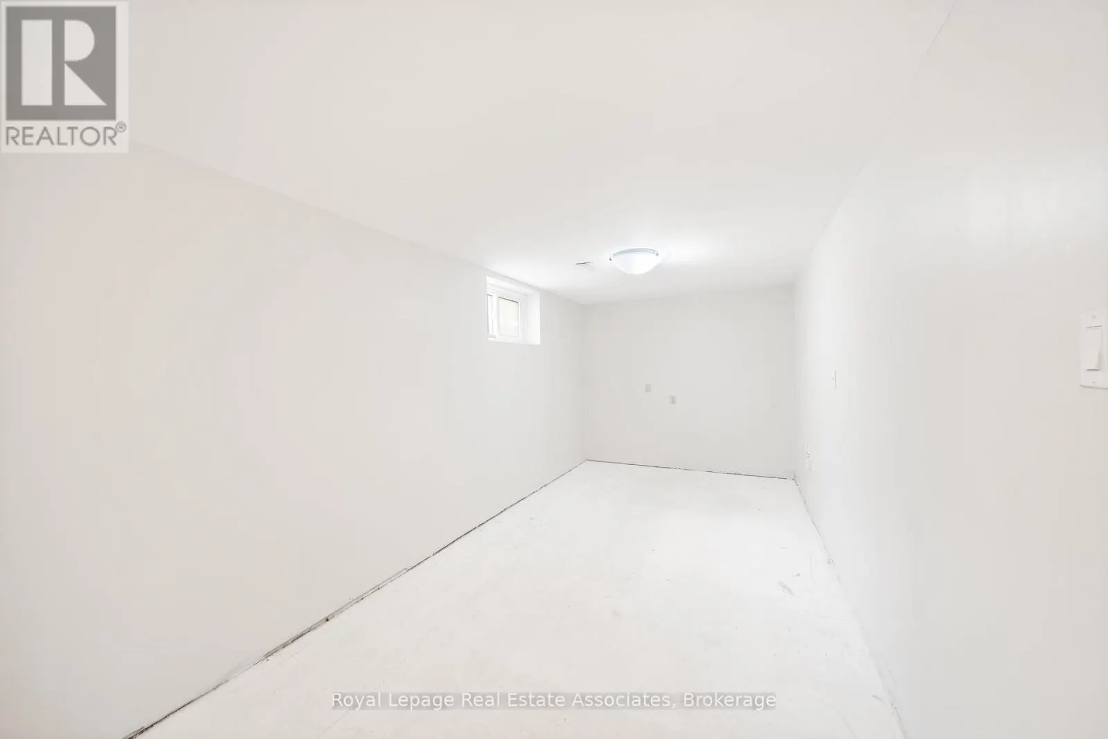 44 HEMINGWAY CRESCENT