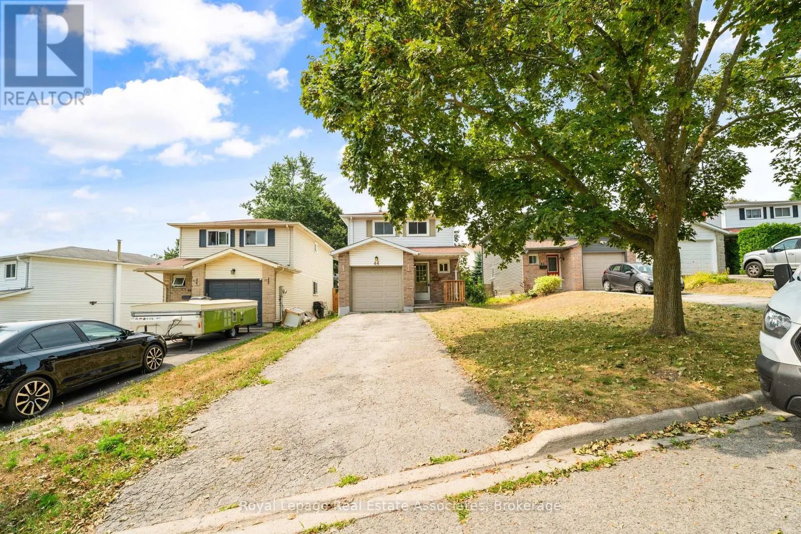 44 HEMINGWAY CRESCENT