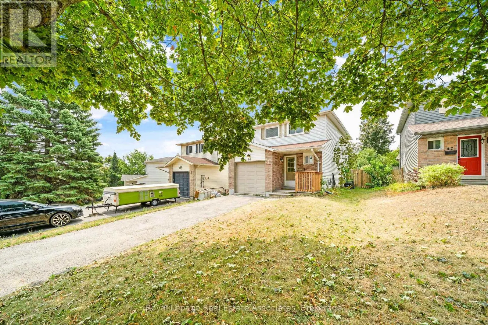 44 HEMINGWAY CRESCENT
