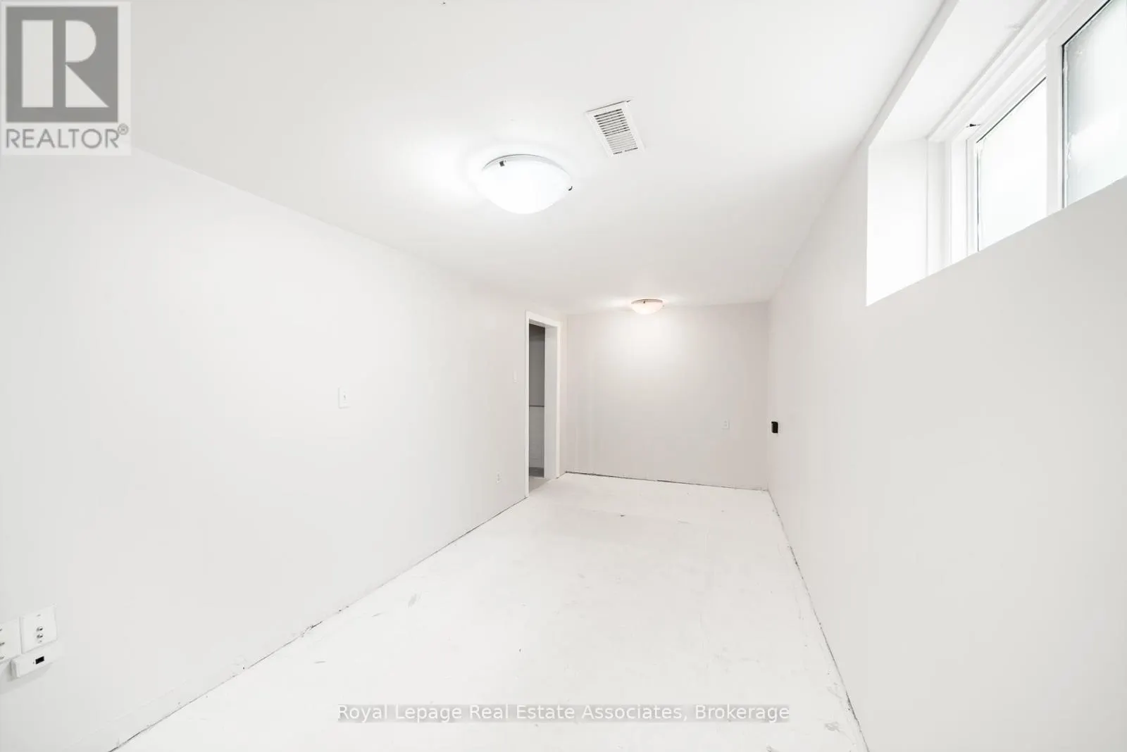 44 HEMINGWAY CRESCENT