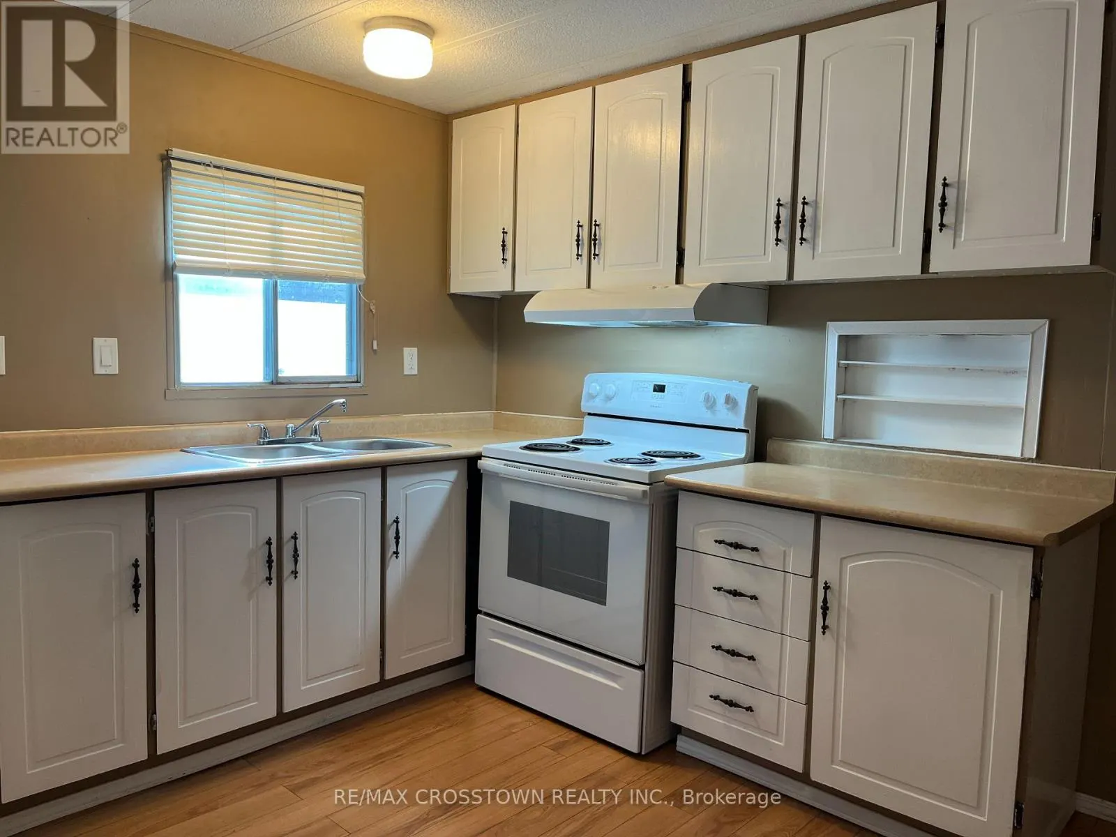 118 - 580 WEST STREET S