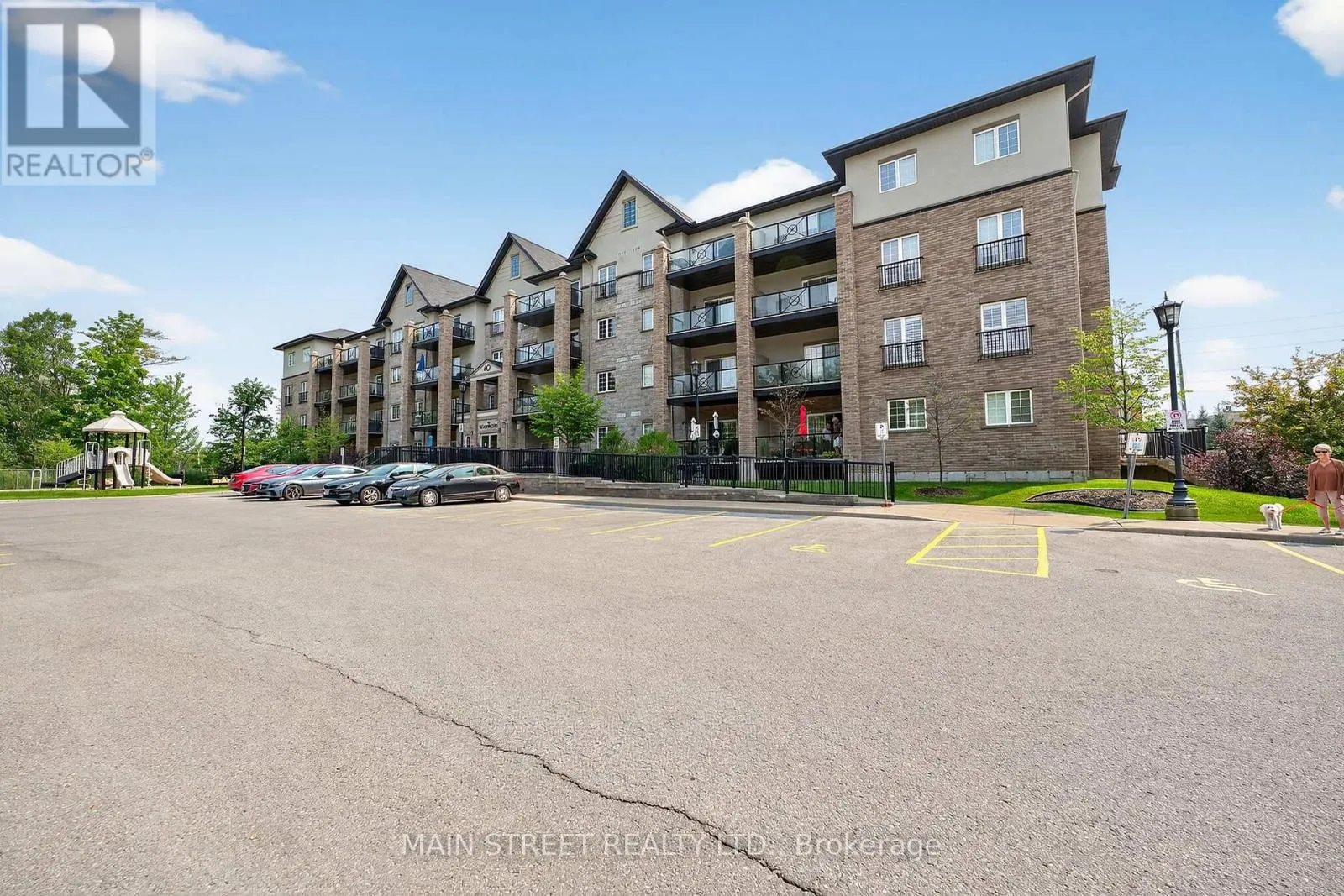 303 - 40 FERNDALE DRIVE S