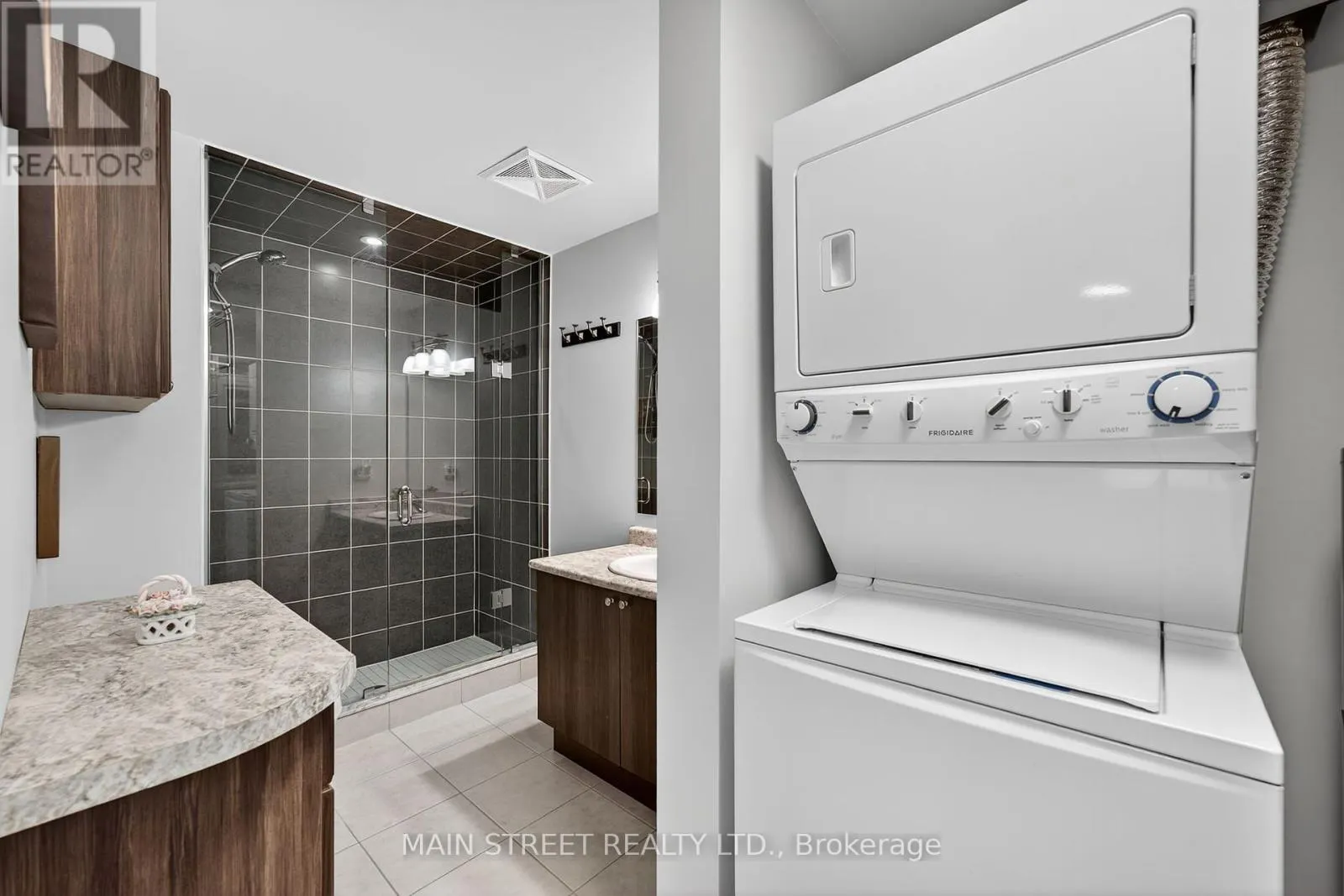303 - 40 FERNDALE DRIVE S