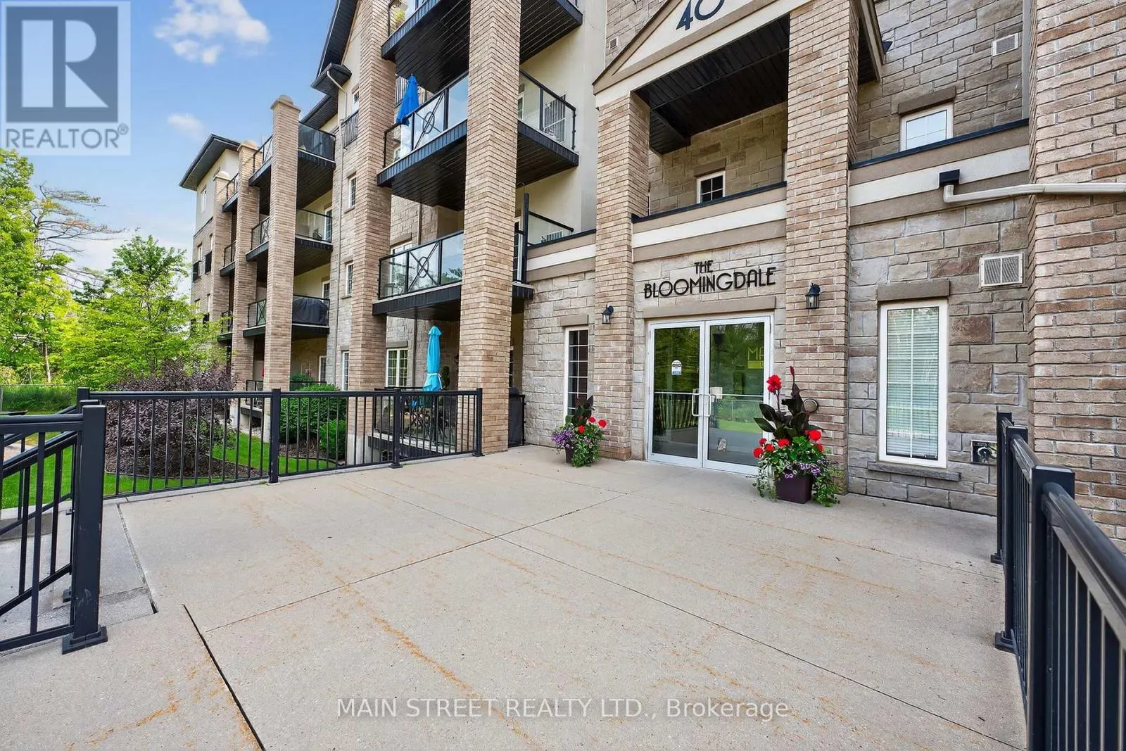 303 - 40 FERNDALE DRIVE S