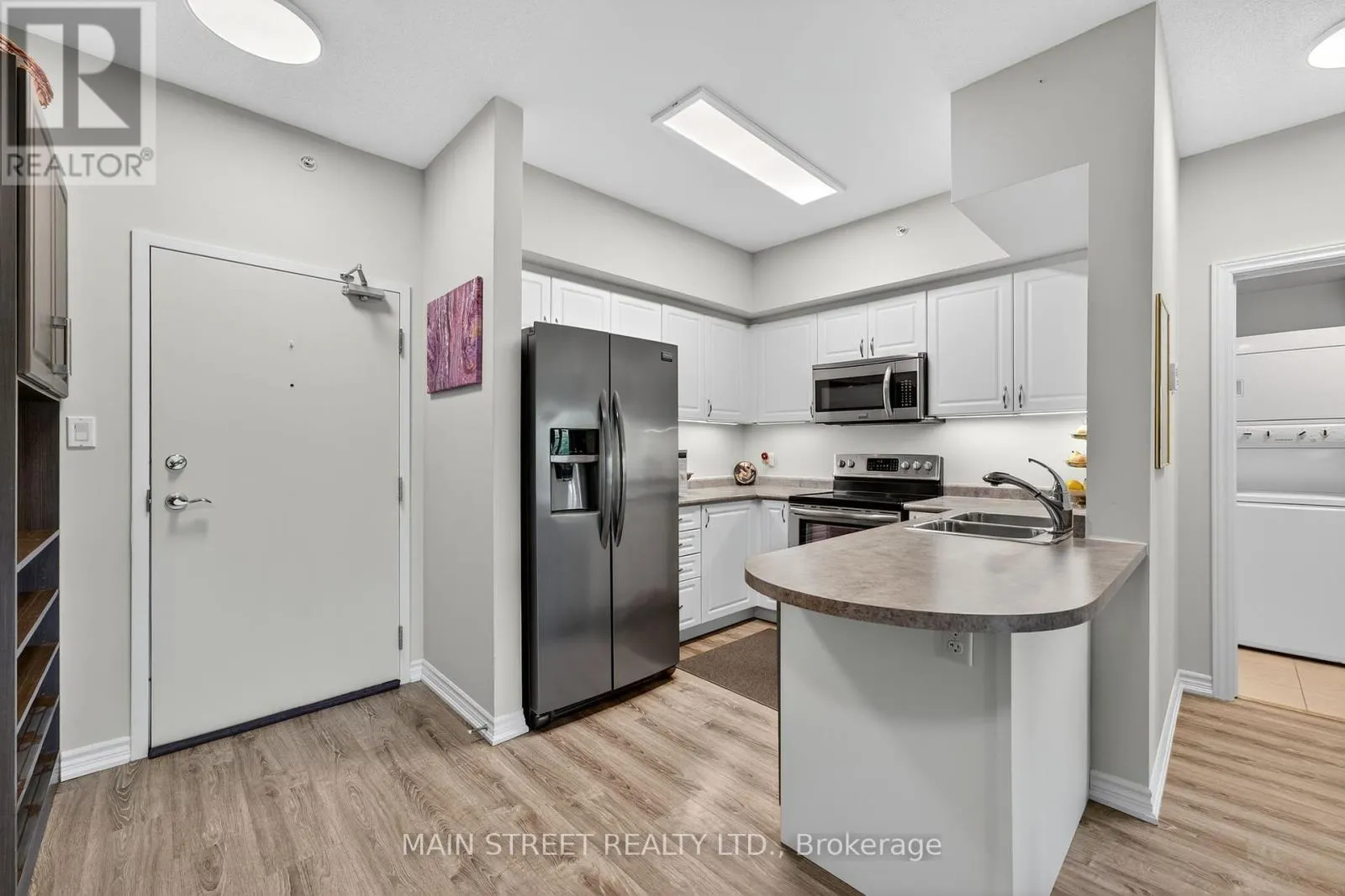 303 - 40 FERNDALE DRIVE S
