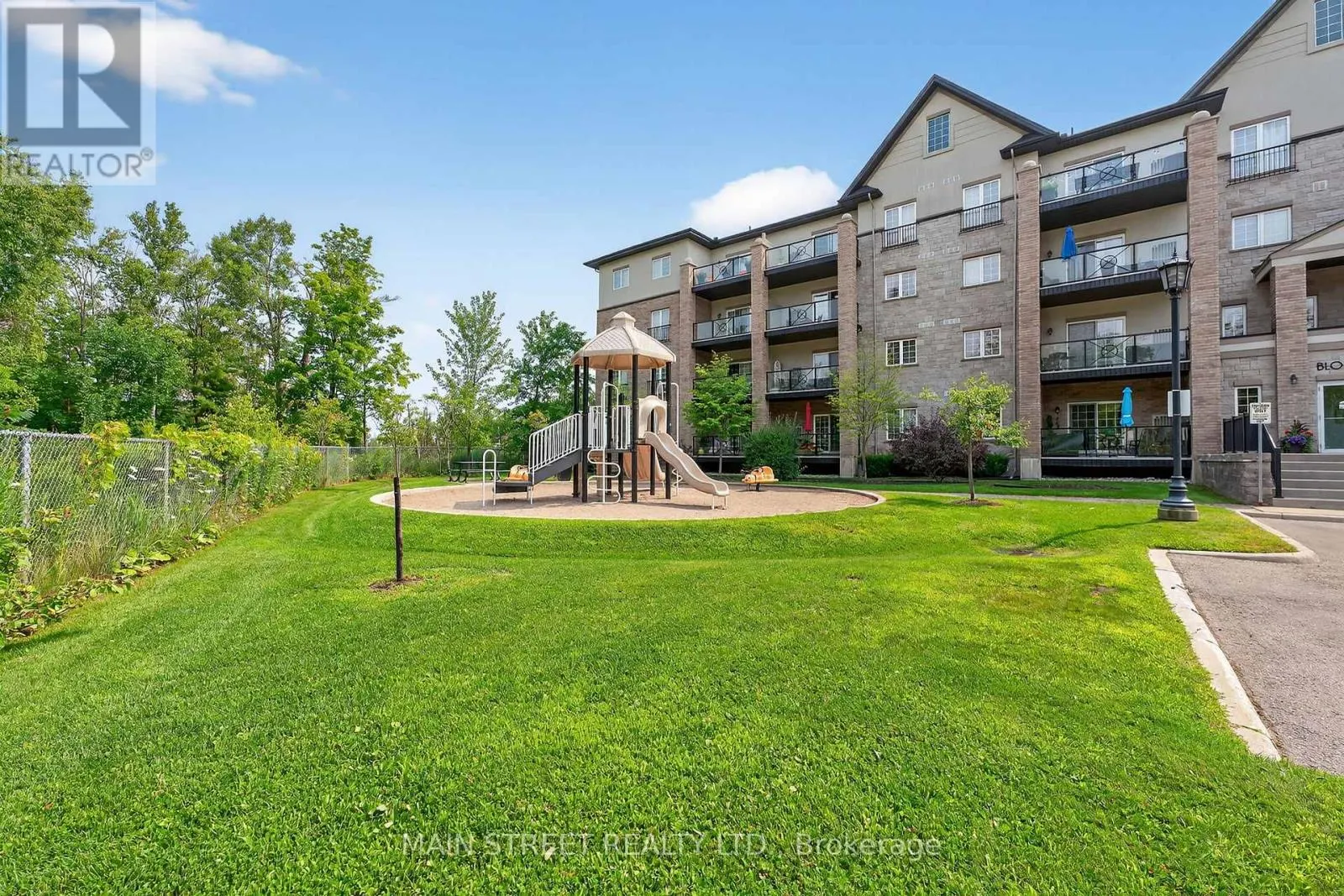303 - 40 FERNDALE DRIVE S