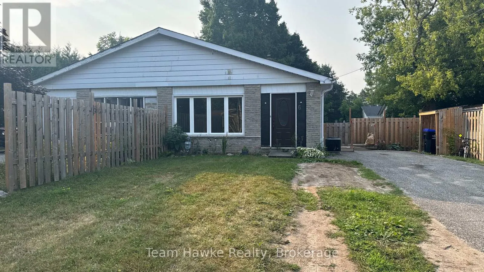 6 BEAUMAUR DRIVE