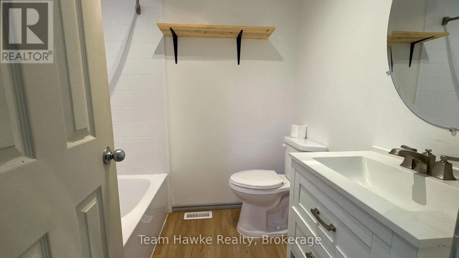 6 BEAUMAUR DRIVE