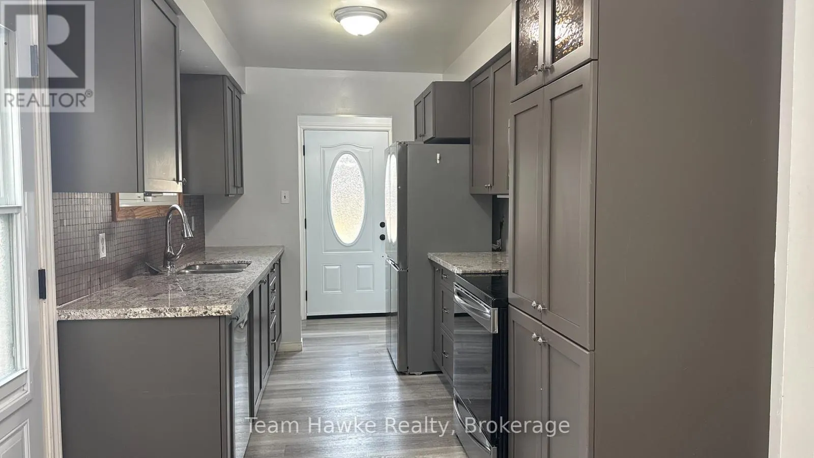 6 BEAUMAUR DRIVE