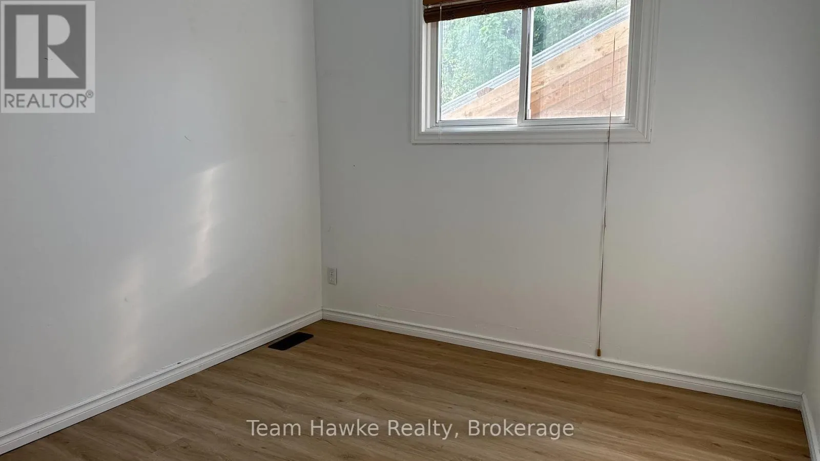6 BEAUMAUR DRIVE