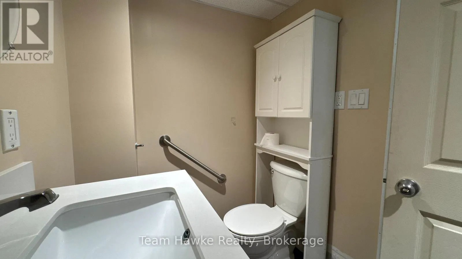 6 BEAUMAUR DRIVE