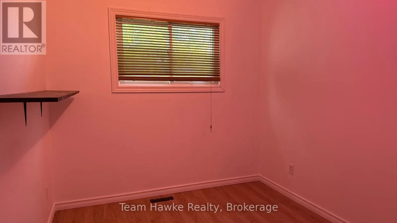 6 BEAUMAUR DRIVE