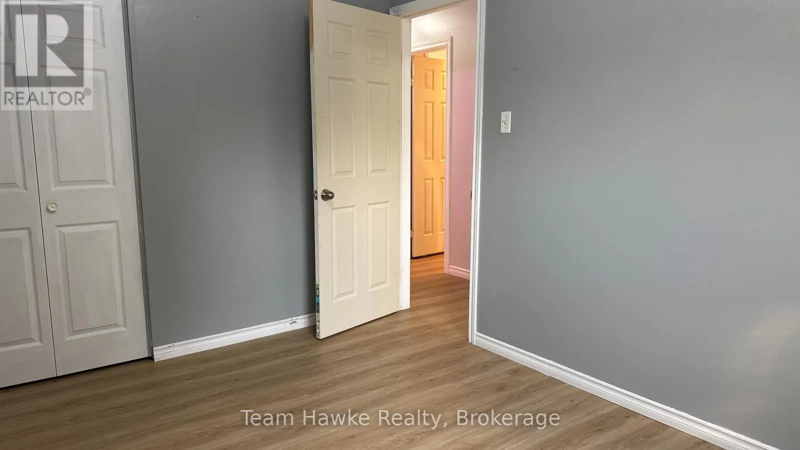 6 BEAUMAUR DRIVE