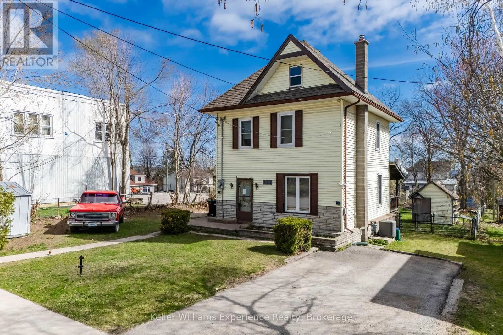 223 LINDSAY STREET