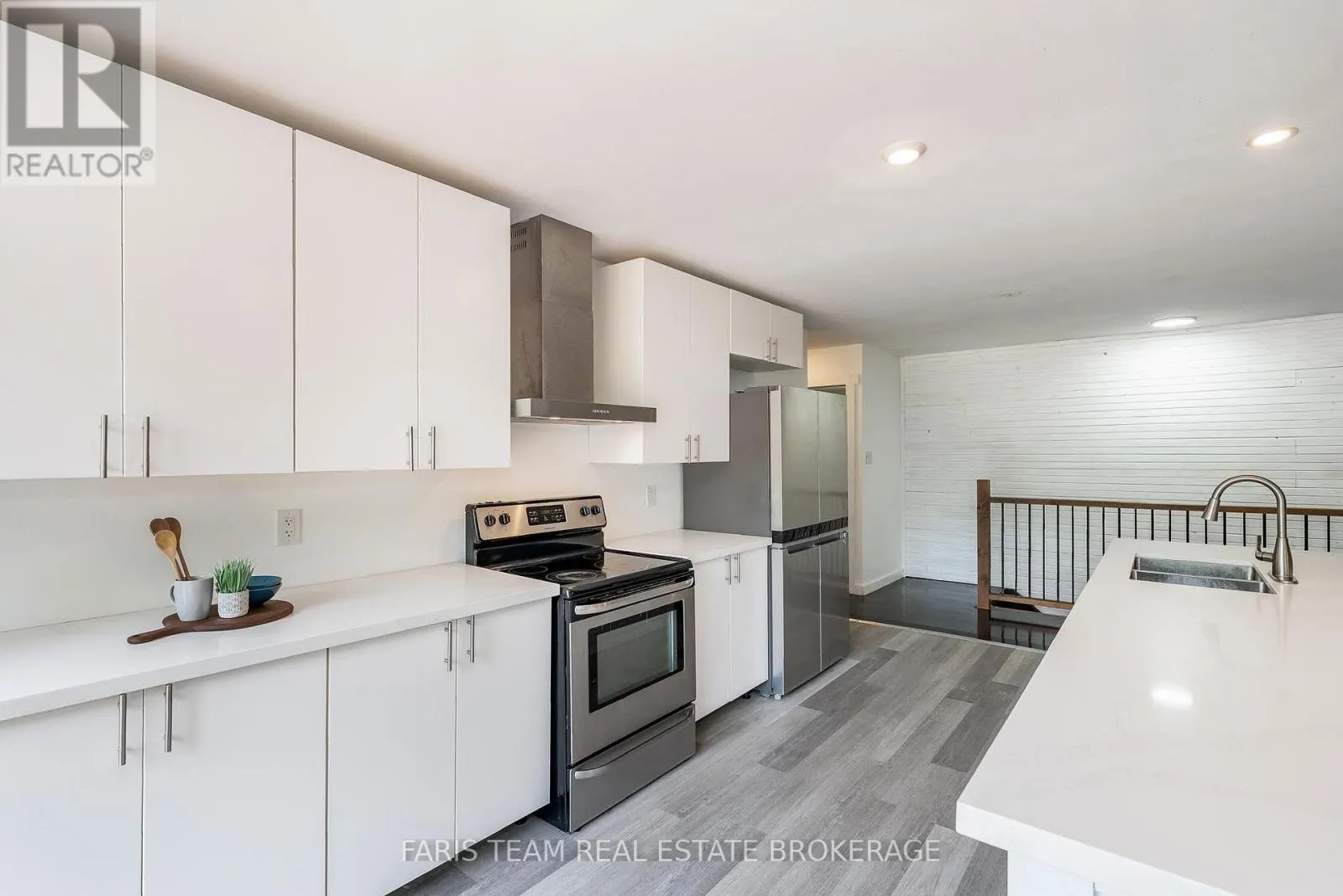 256 KNOX ROAD E