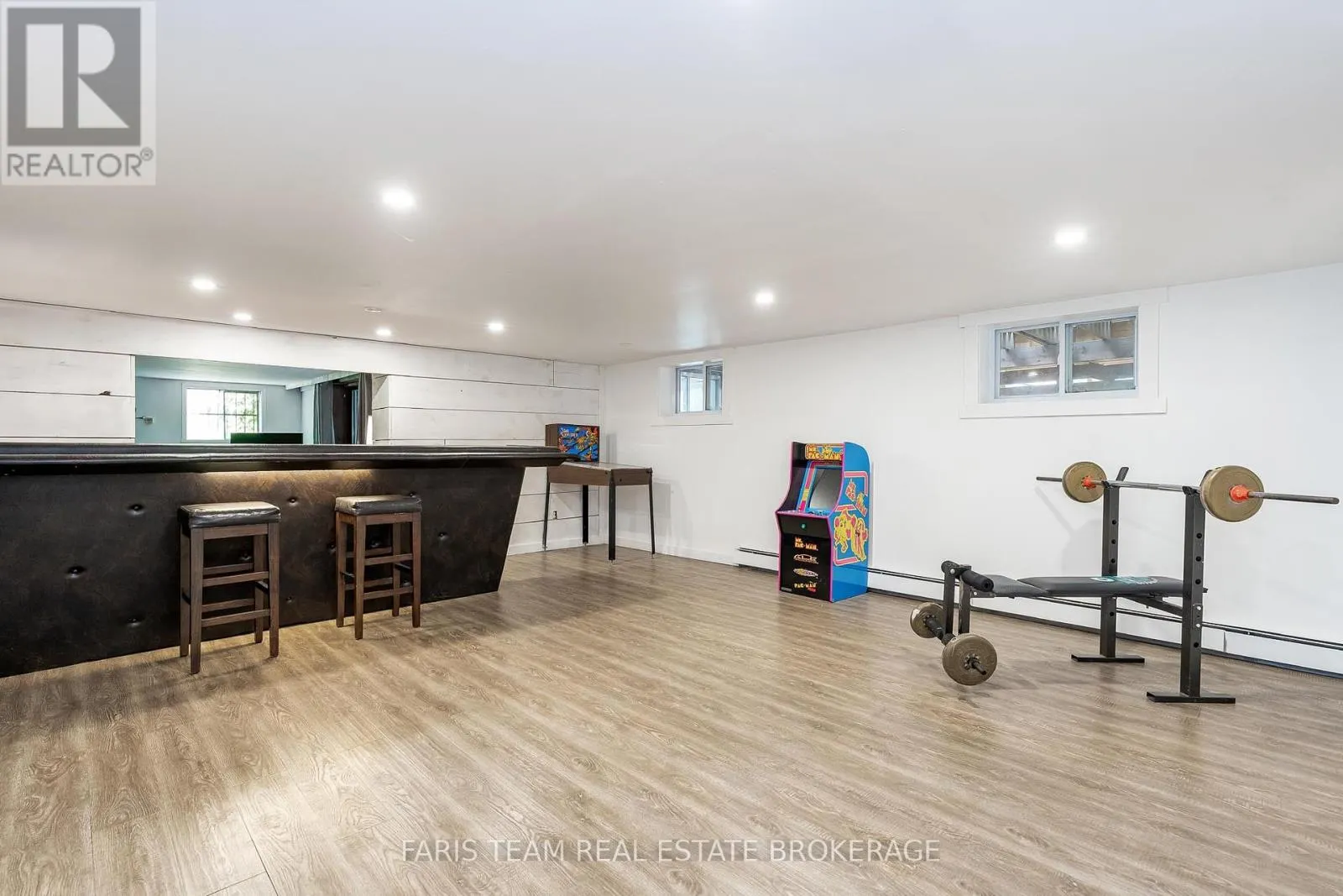 256 KNOX ROAD E