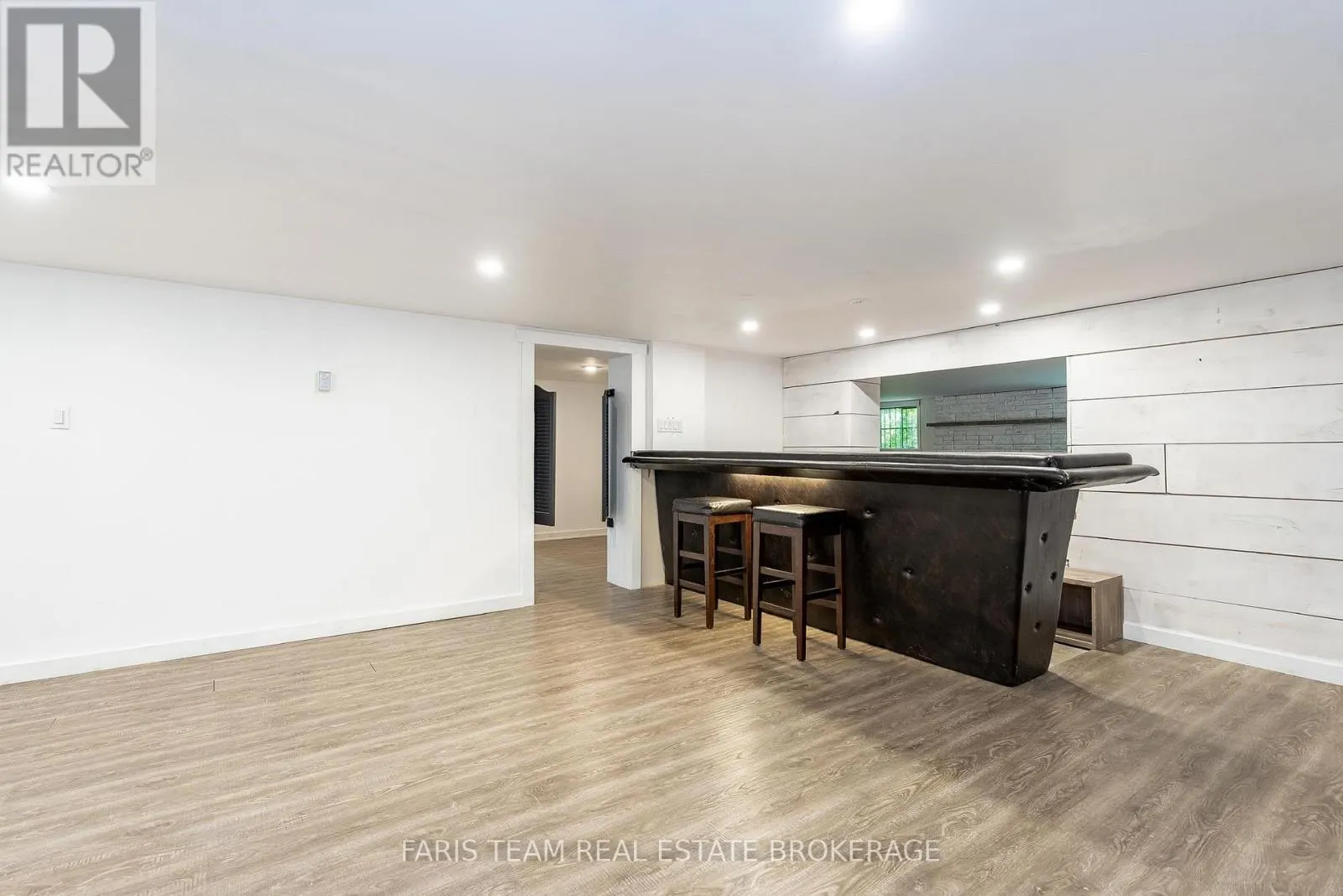 256 KNOX ROAD E