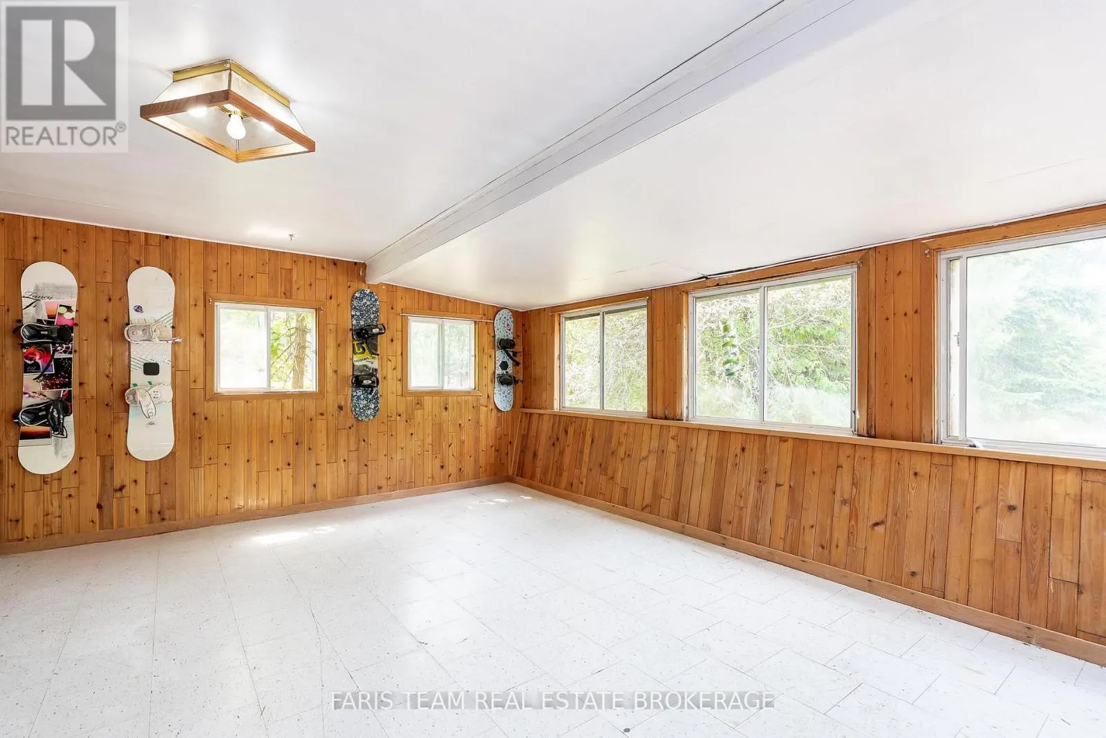 256 KNOX ROAD E