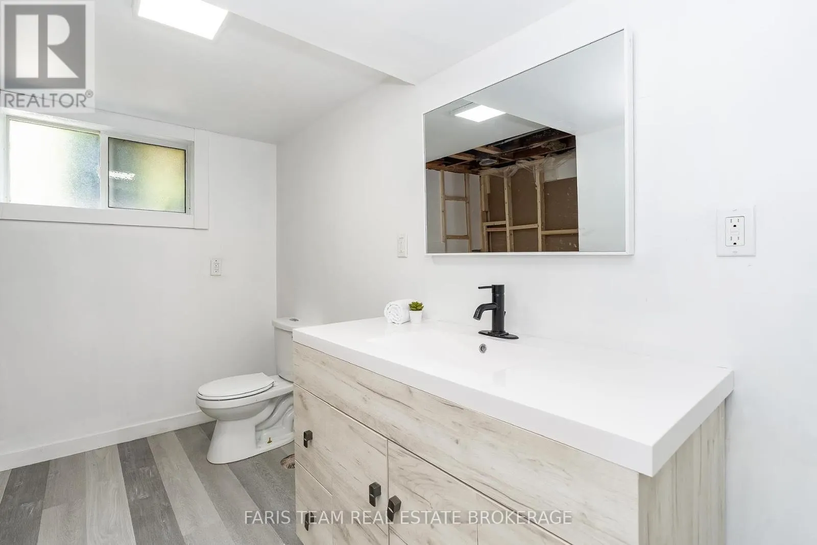 256 KNOX ROAD E