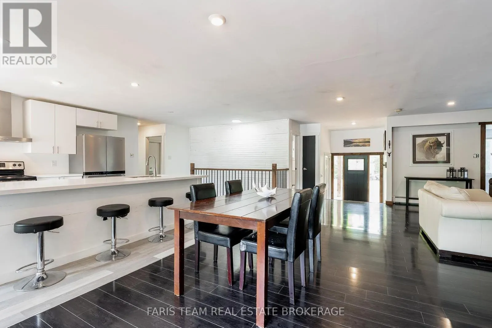 256 KNOX ROAD E