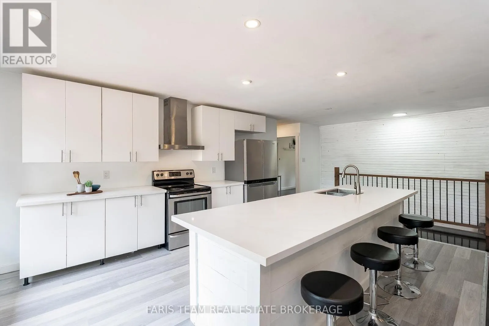 256 KNOX ROAD E