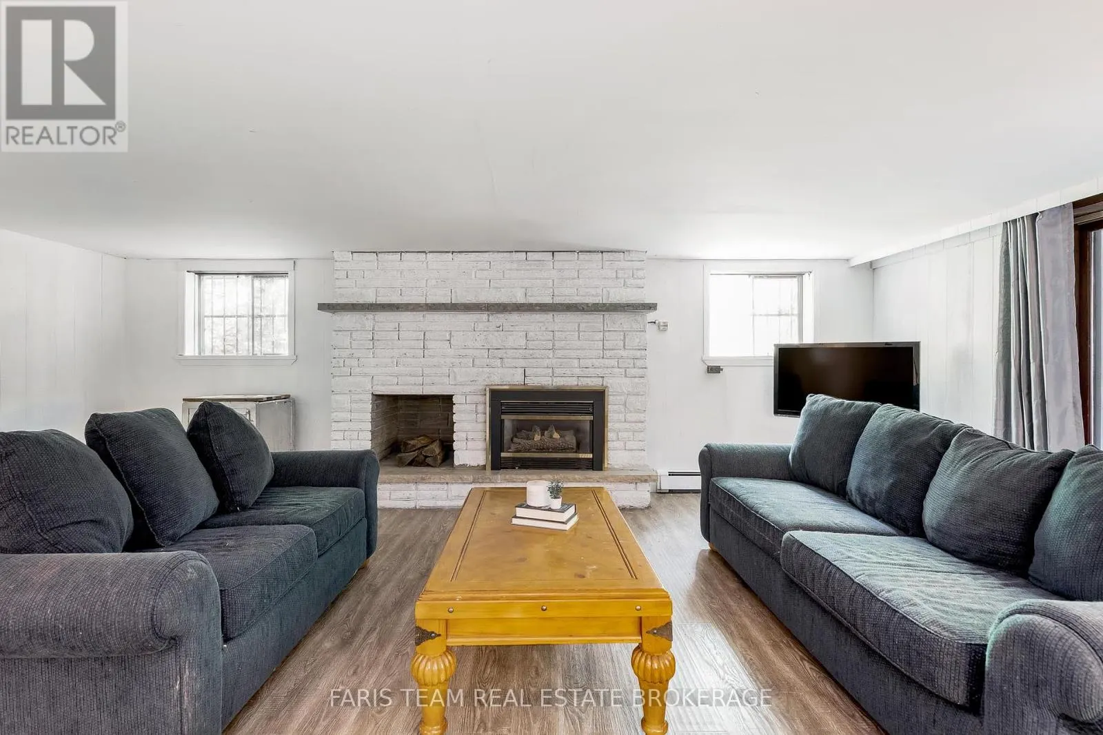 256 KNOX ROAD E