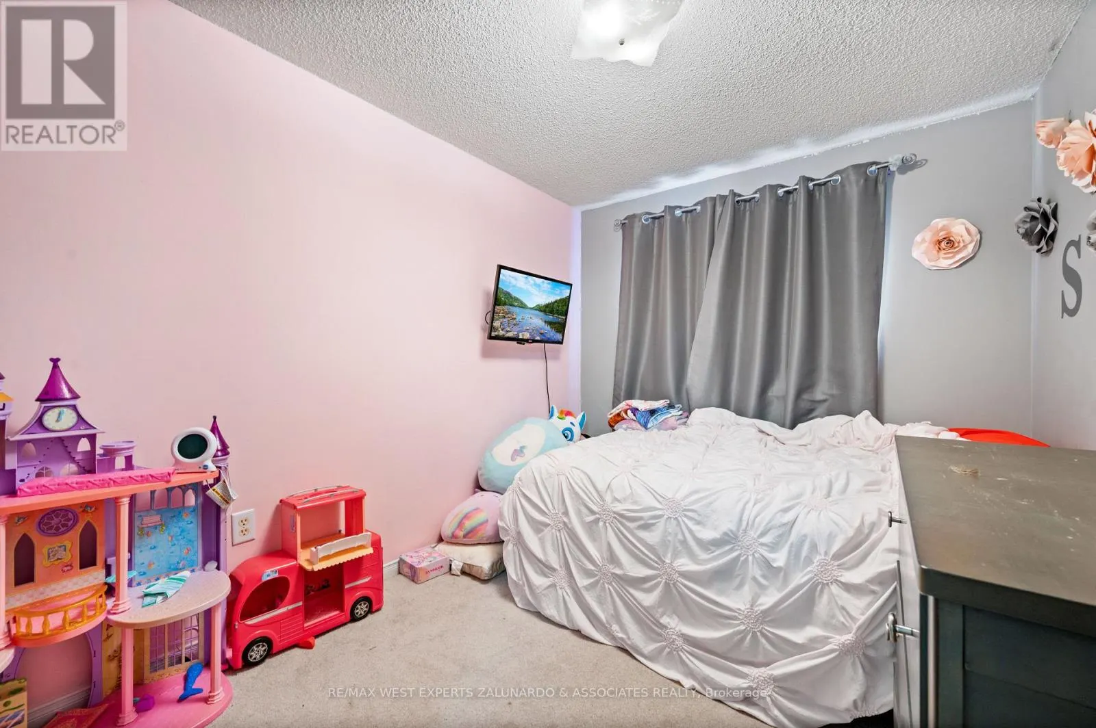 11 RAYMOND CRESCENT