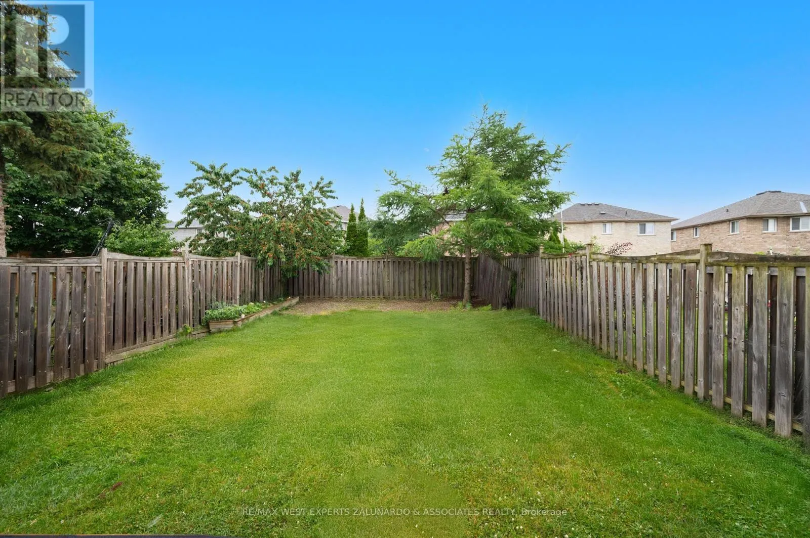 11 RAYMOND CRESCENT