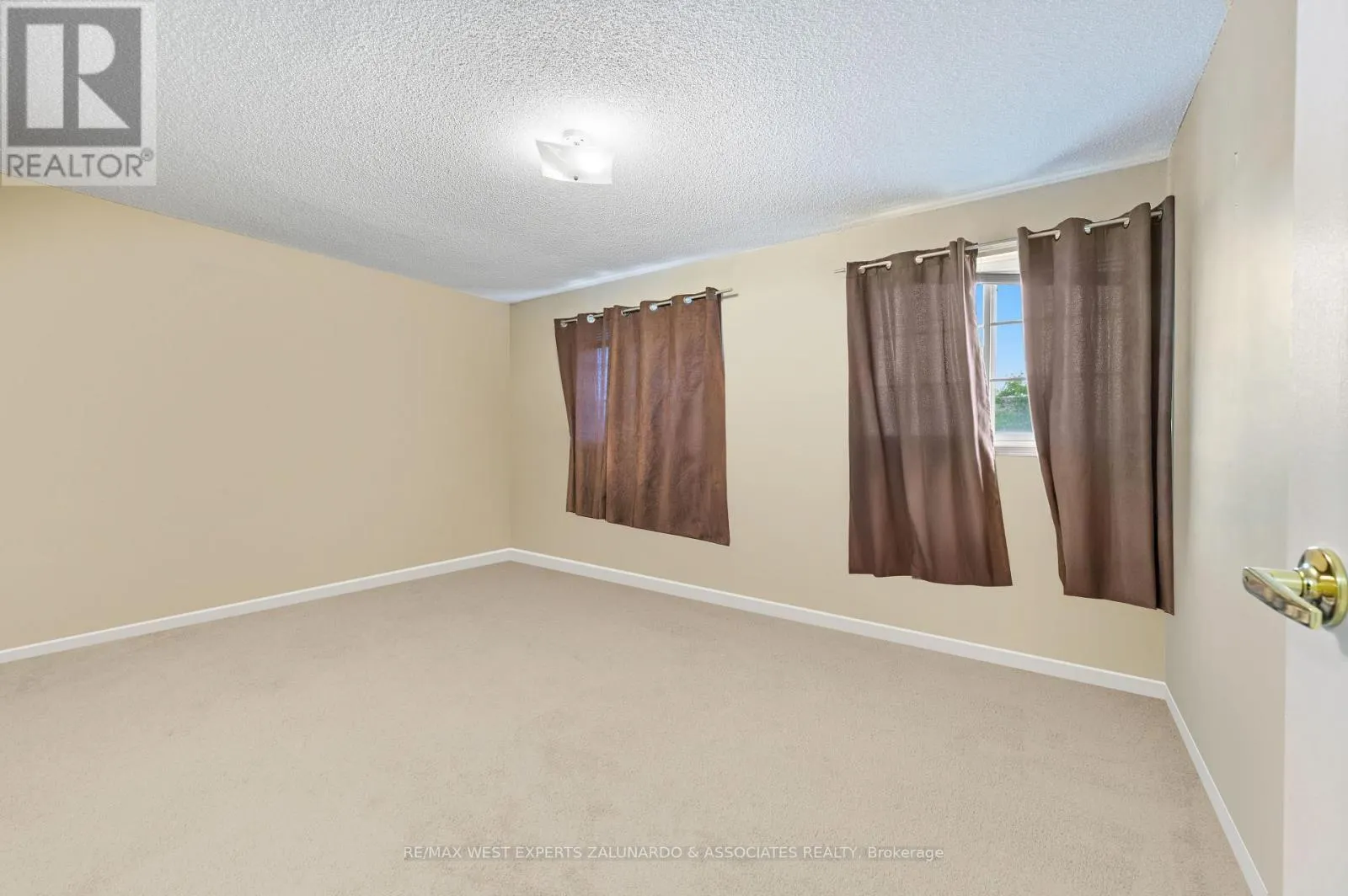 11 RAYMOND CRESCENT