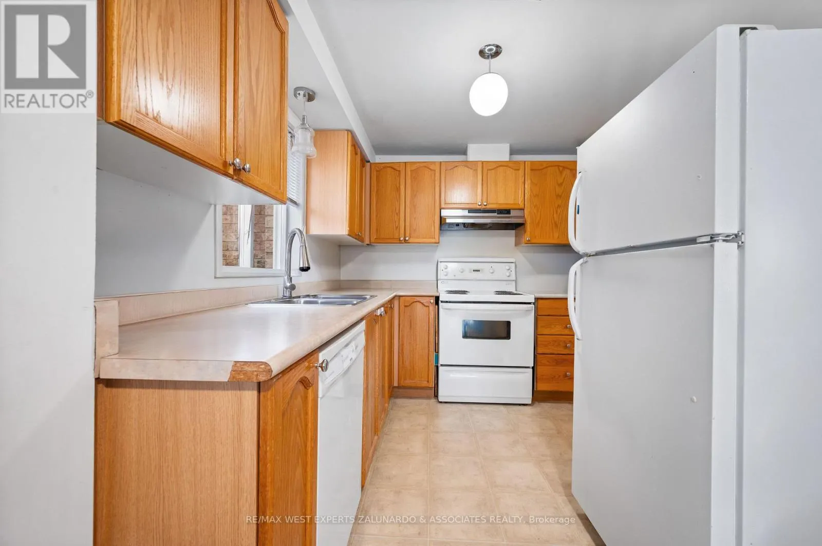 11 RAYMOND CRESCENT