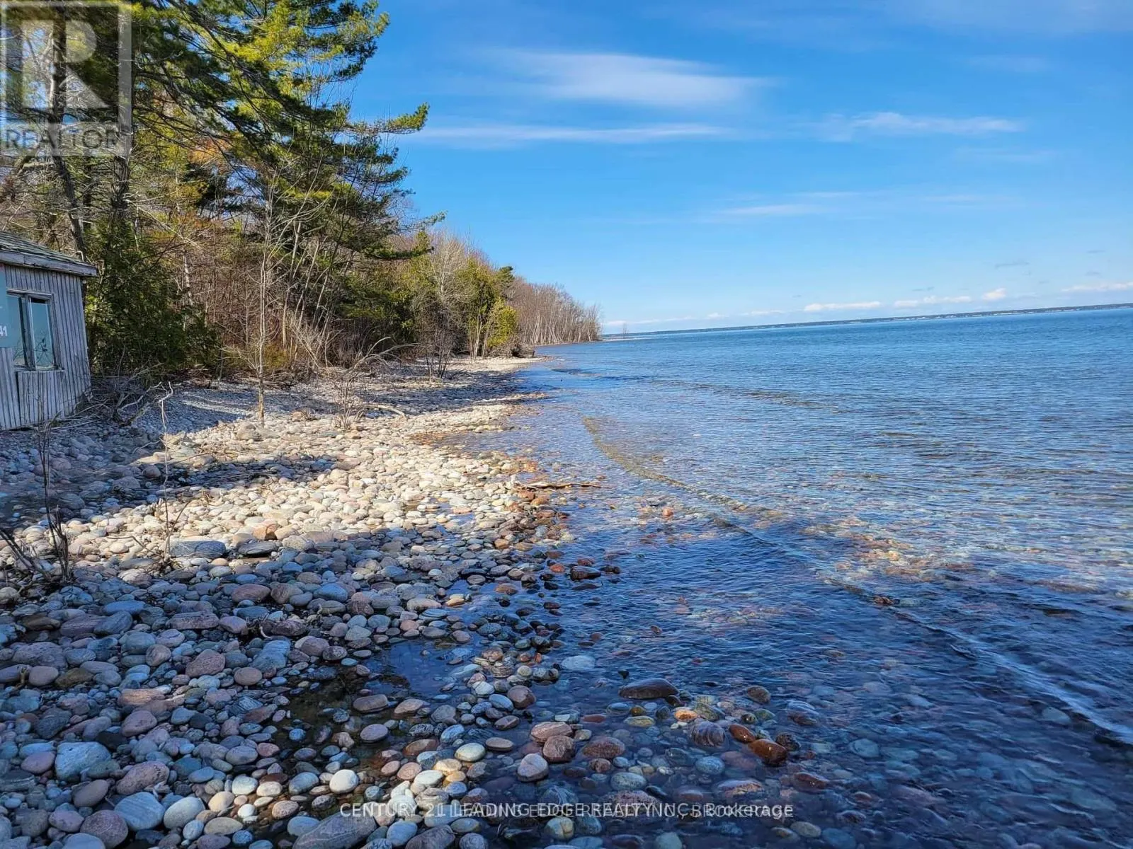 16 GIANT'S TOMB ISLAND