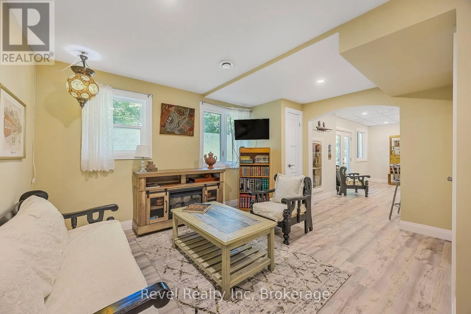 10 MUSQUAKE COURT