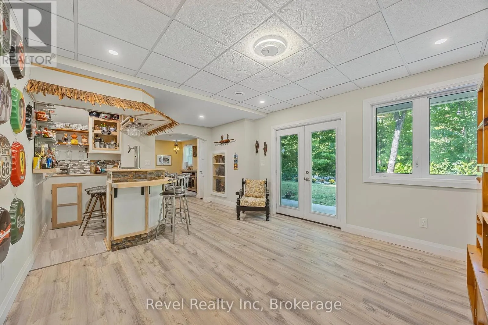 10 MUSQUAKE COURT