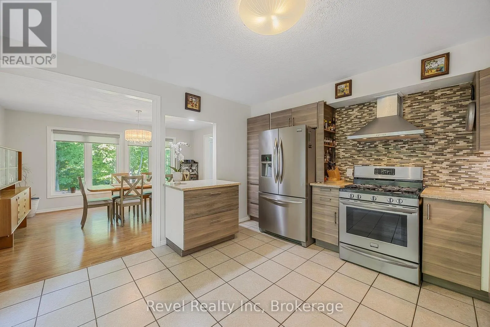 10 MUSQUAKE COURT