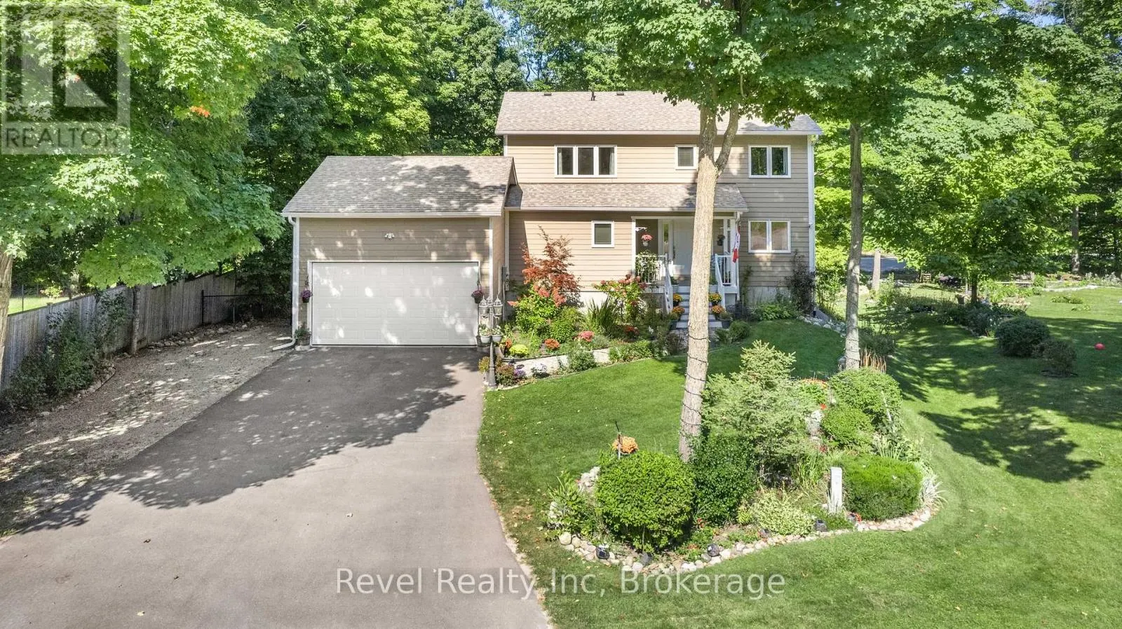 10 MUSQUAKE COURT