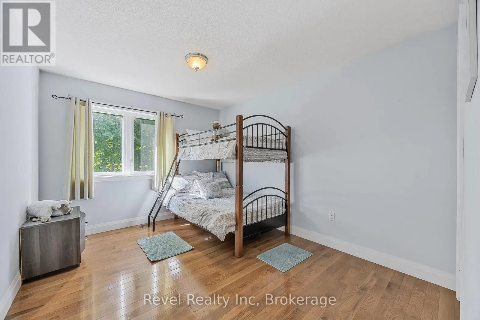10 MUSQUAKE COURT