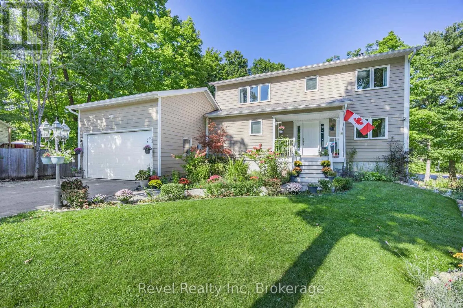 10 MUSQUAKE COURT