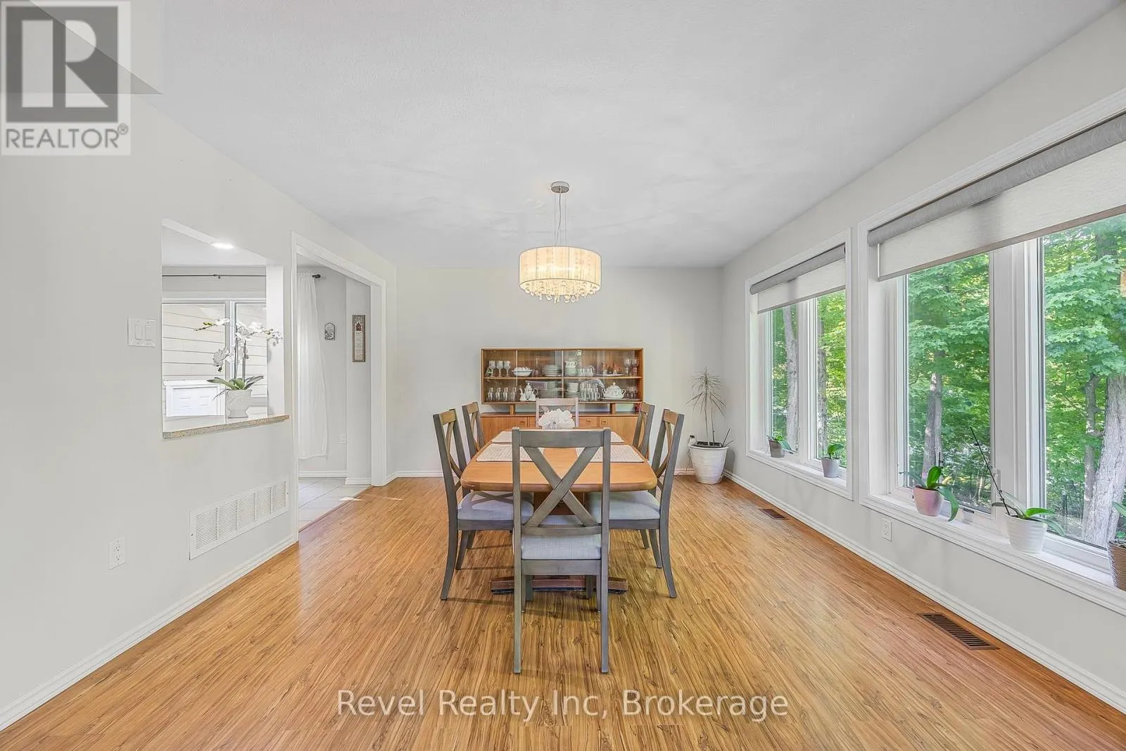 10 MUSQUAKE COURT