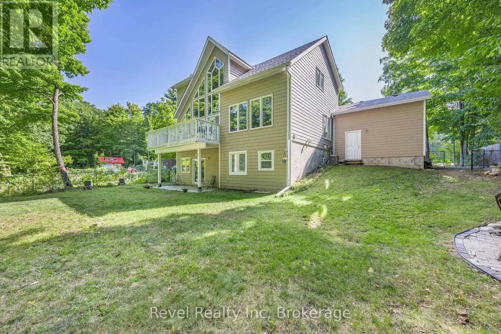 10 MUSQUAKE COURT