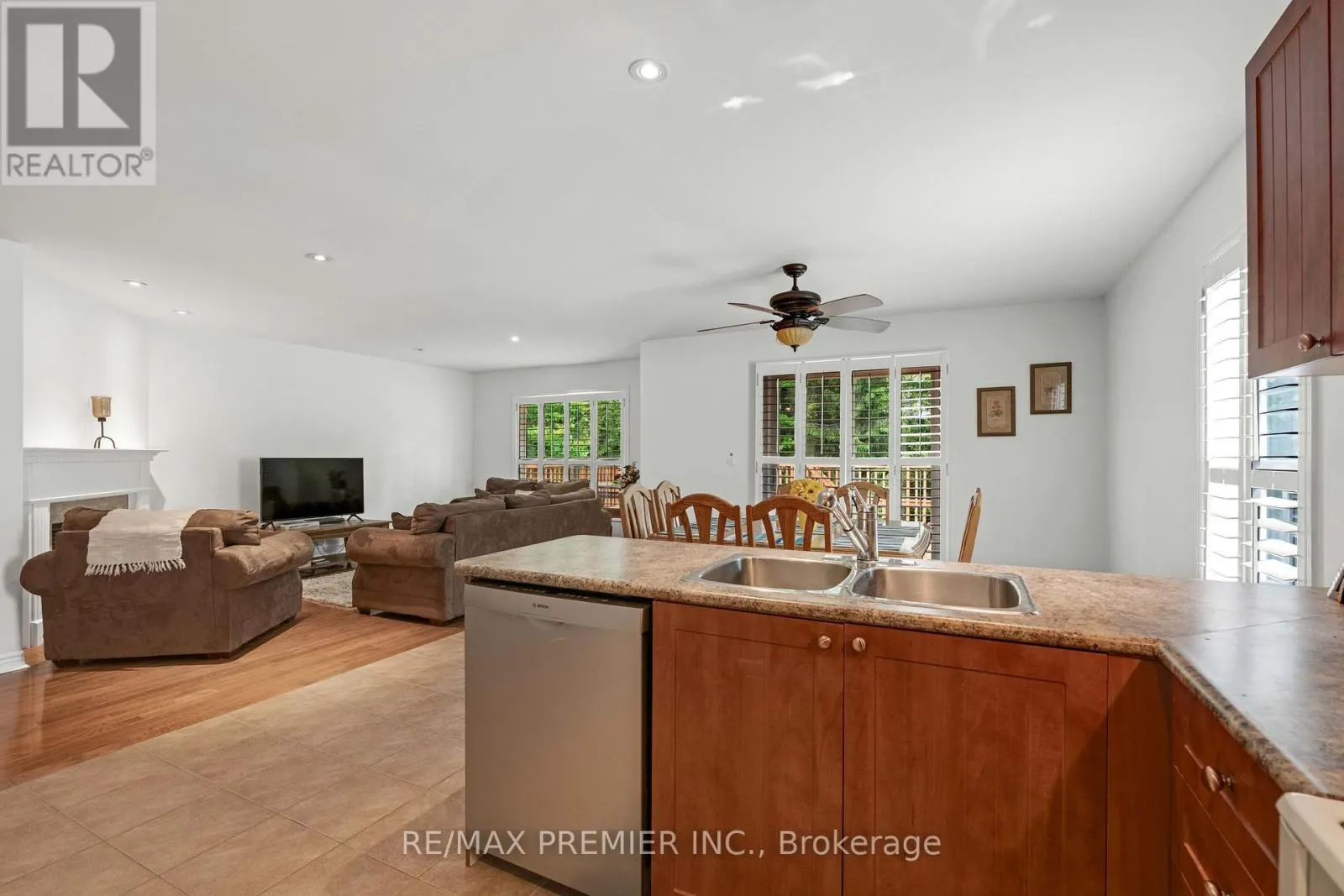 6 ROSE VALLEY WAY