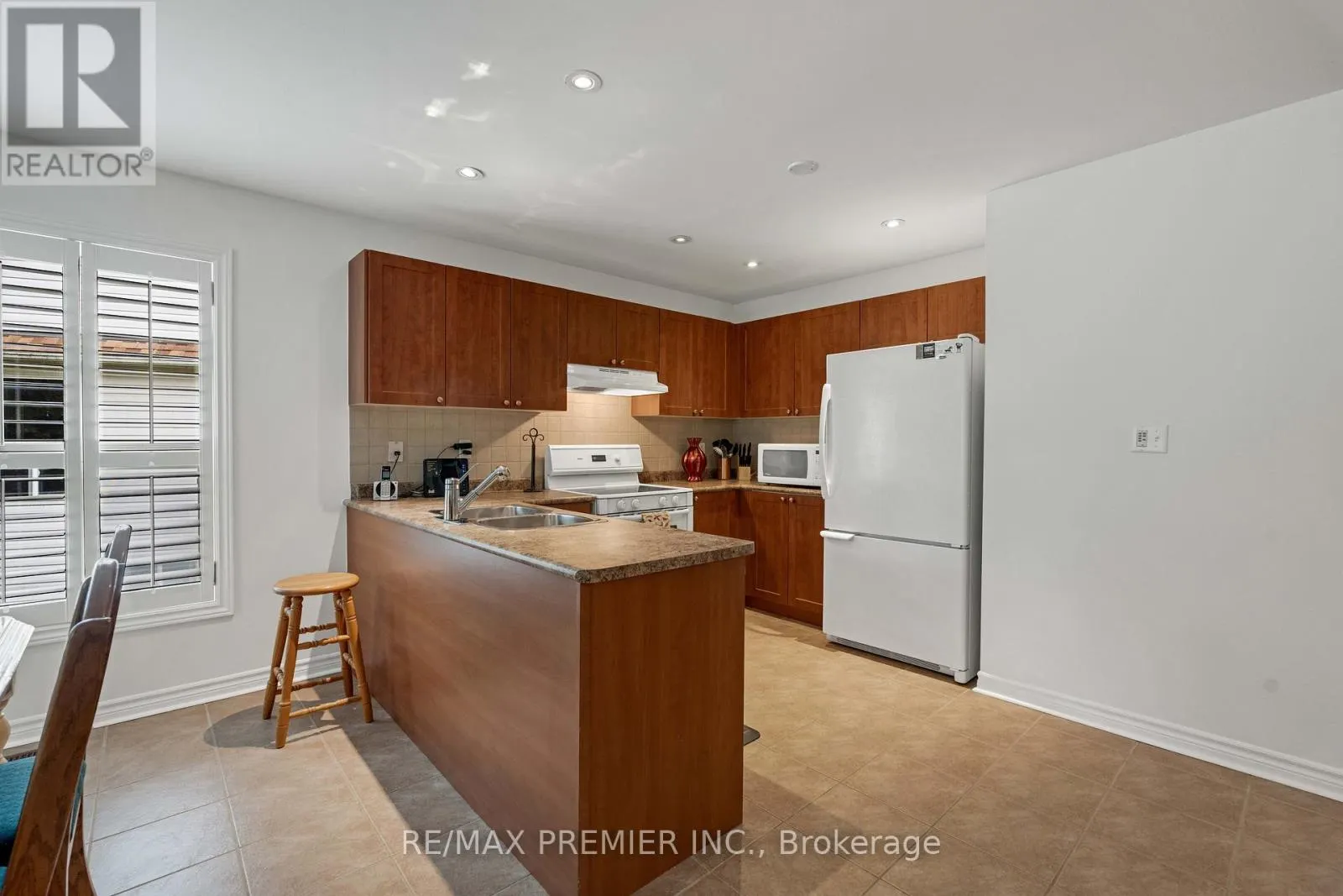 6 ROSE VALLEY WAY