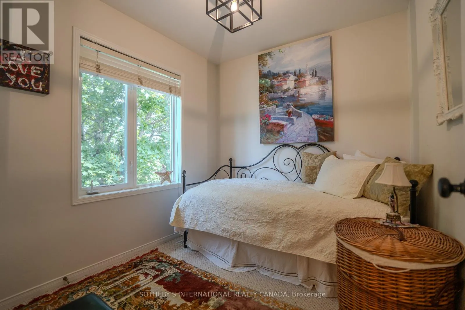5 VALLEYMEDE COURT
