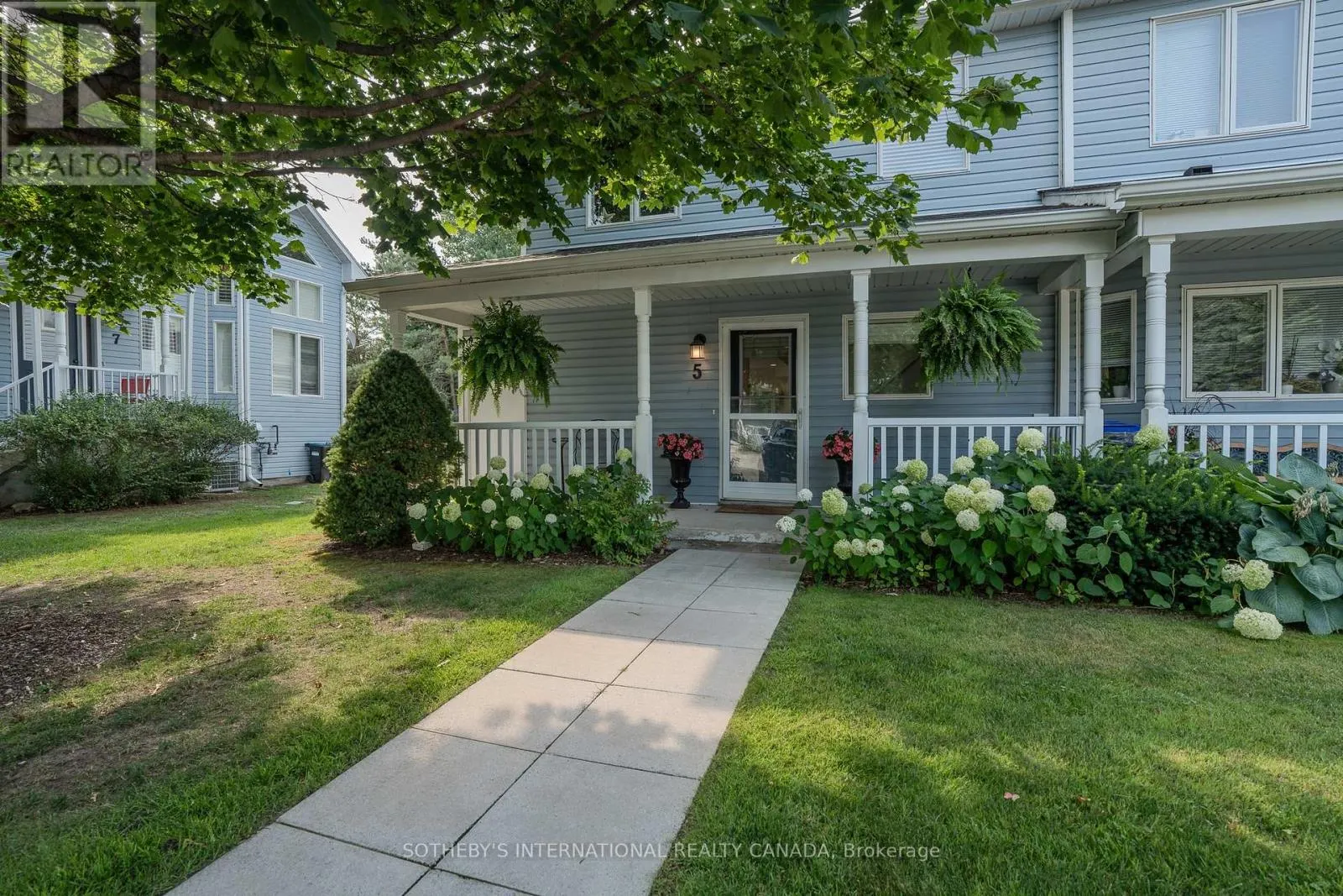 5 VALLEYMEDE COURT