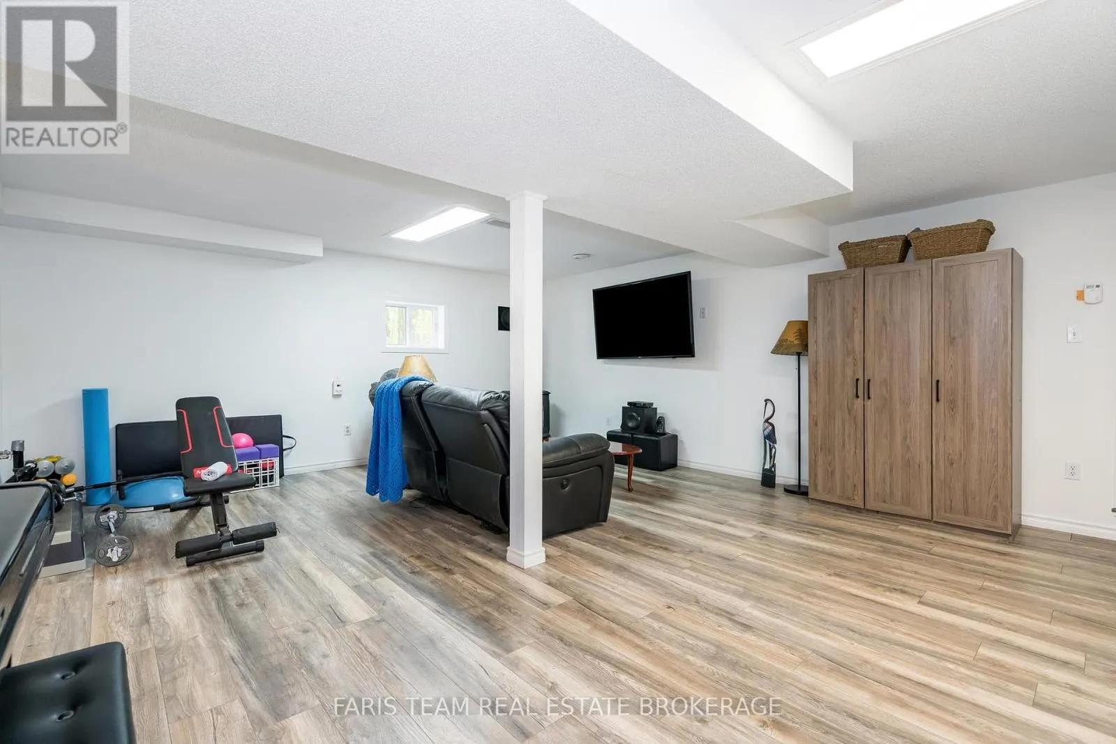 1474 CHAMPLAIN ROAD