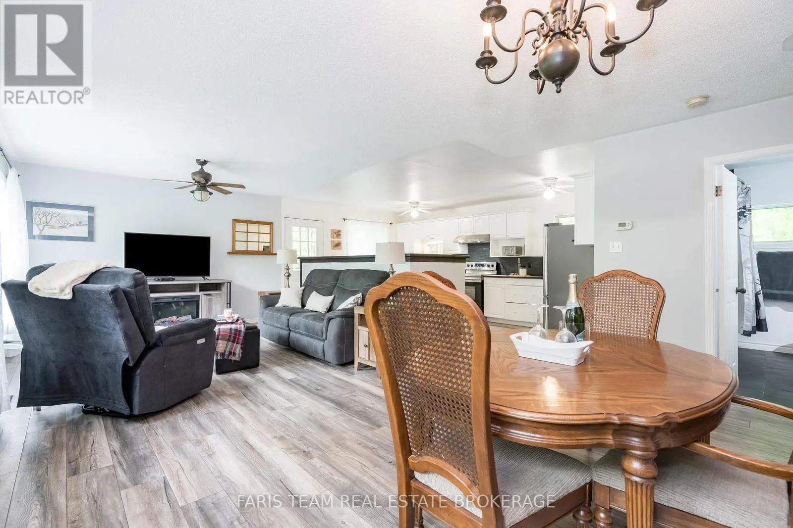 1474 CHAMPLAIN ROAD