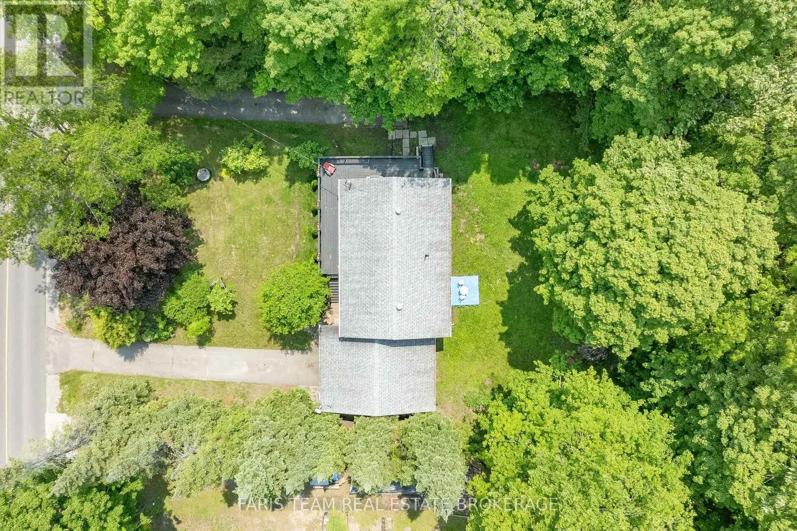 1474 CHAMPLAIN ROAD