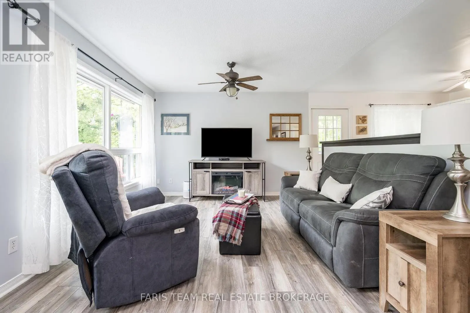 1474 CHAMPLAIN ROAD
