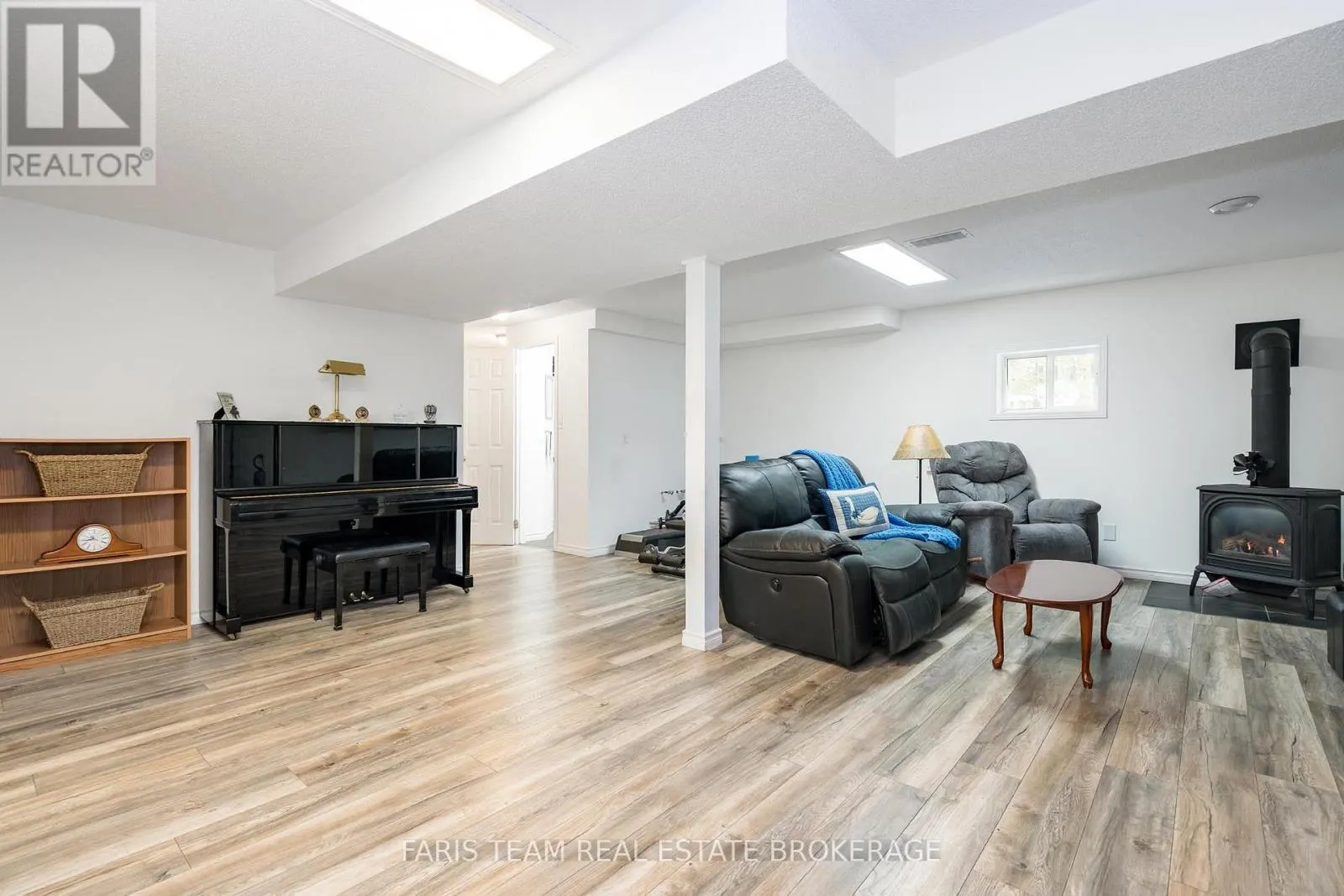 1474 CHAMPLAIN ROAD