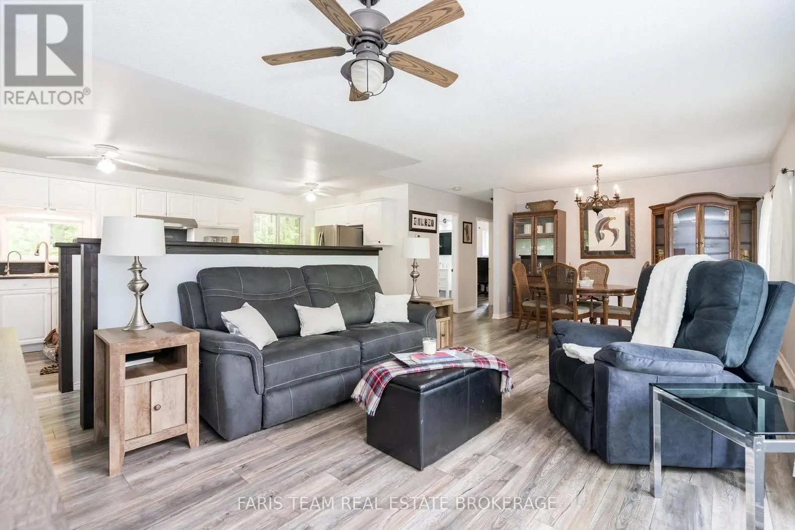 1474 CHAMPLAIN ROAD