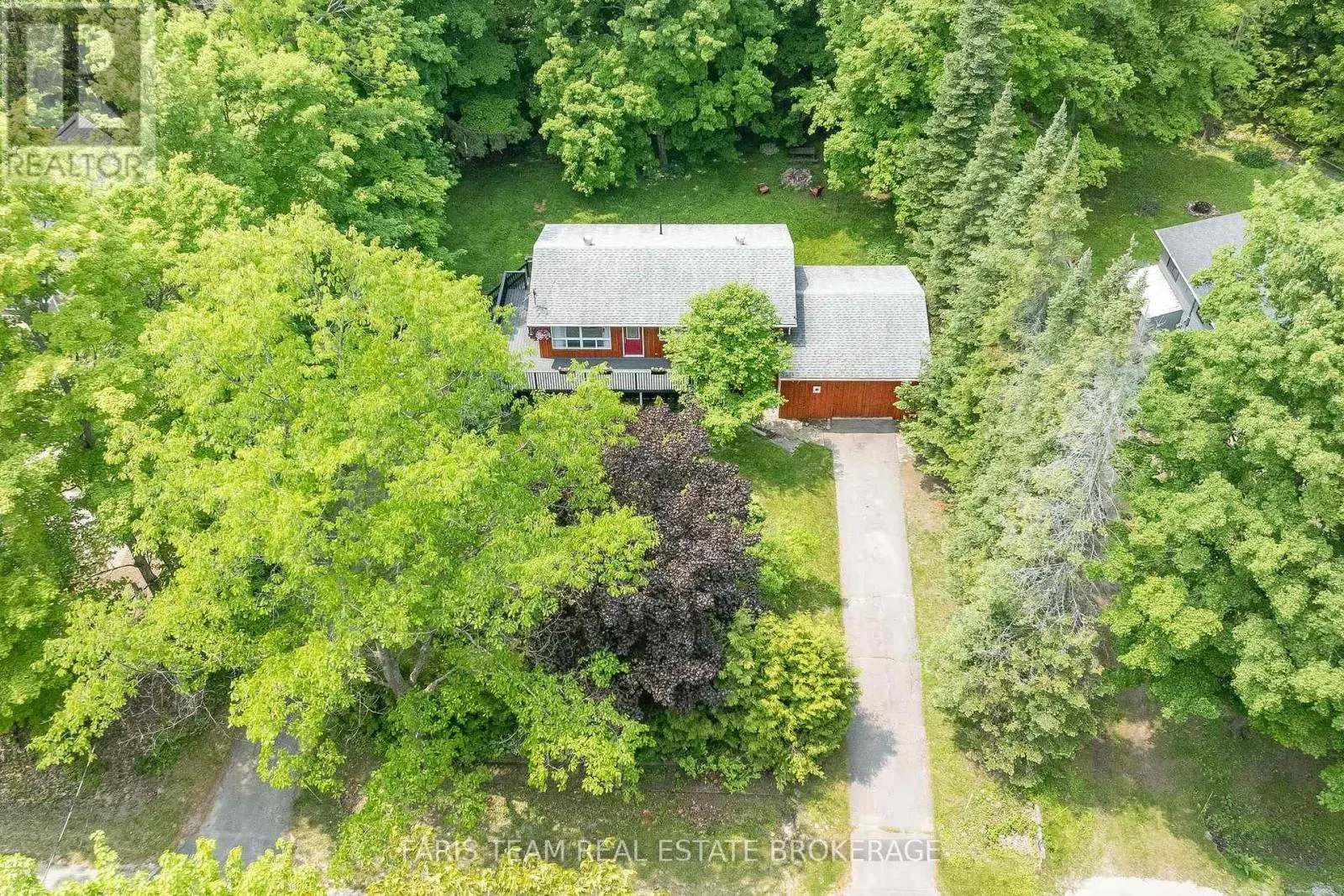 1474 CHAMPLAIN ROAD